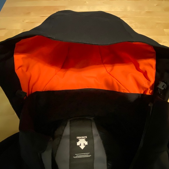 Descente ski jacket - medium - excellent condition - Picture 2 of 12